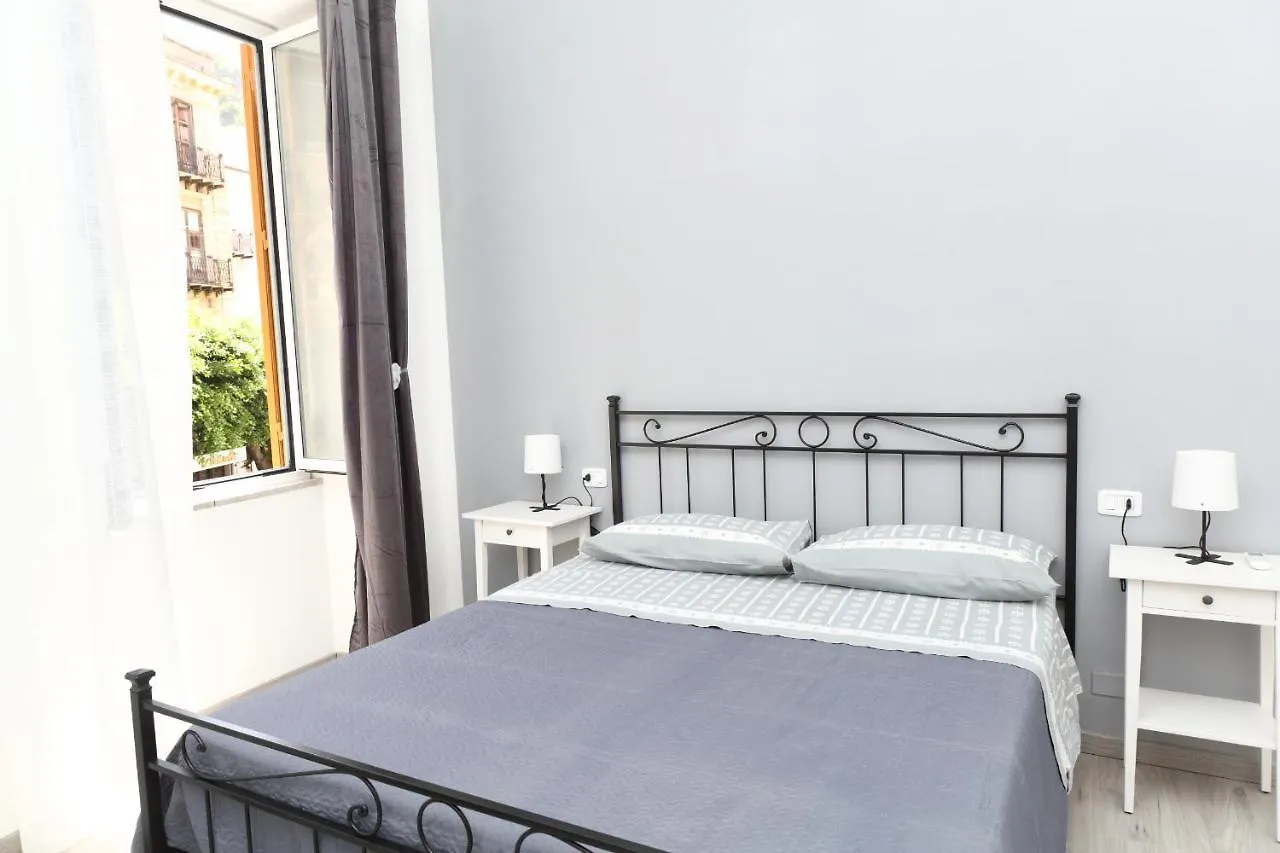 Suite Garibaldi Cefalu Italy